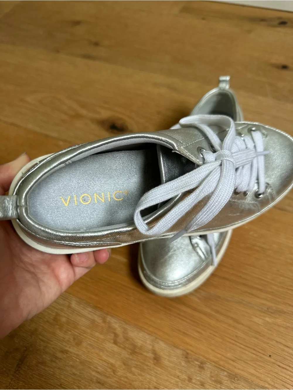 Vionic metallic silver